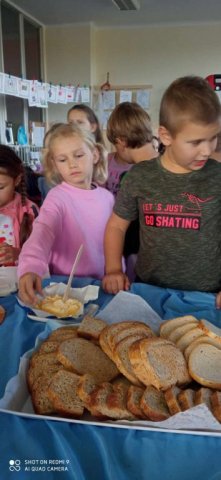 b_1024_768_0_00_images_2023_2024_Swietlica_Dzien_chleba_394684245_792096132718337_8870971825138704760_n